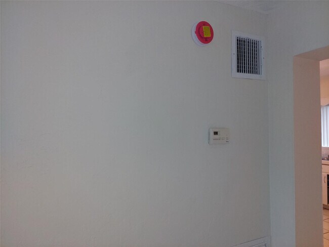 Building Photo - 3021 SW 1st Terrace