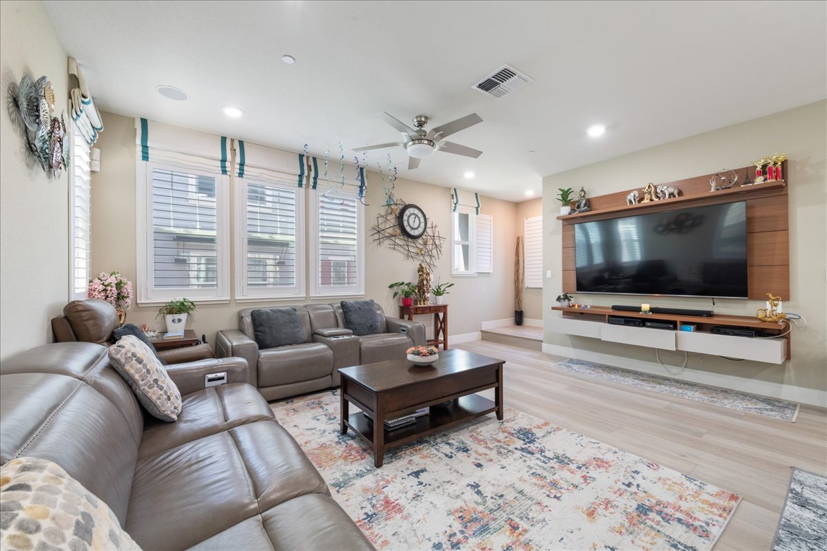 Living room - 2821 Stringham Way