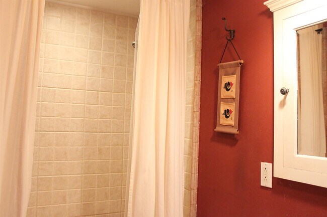 Building Photo - 1021 Grand St