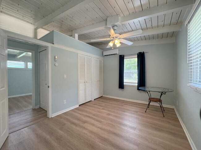 Building Photo - 2204 Ponce De Leon Cir