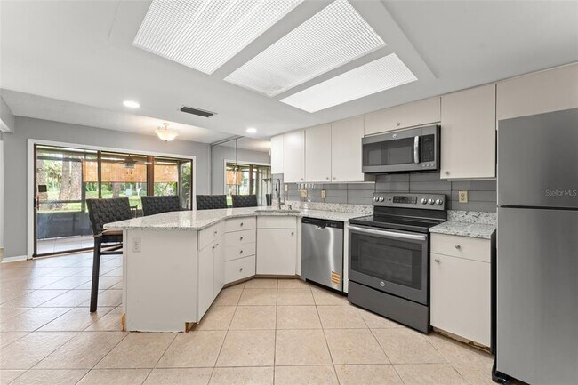 Building Photo - 6021 Windhover Dr
