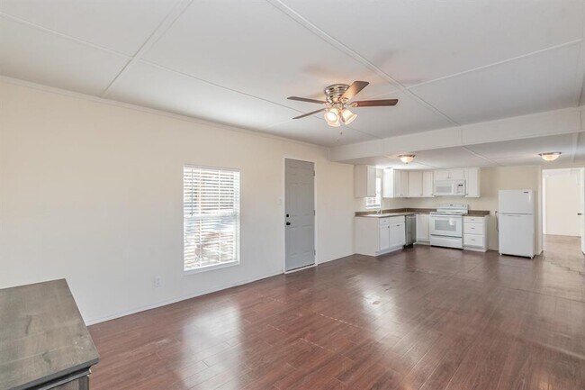 Building Photo - 103 Hackberry Ln