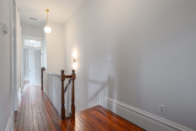 Building Photo - Downtown Close to Forsyth Park