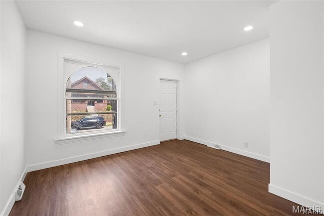 Building Photo - 4936 Shaw Ave