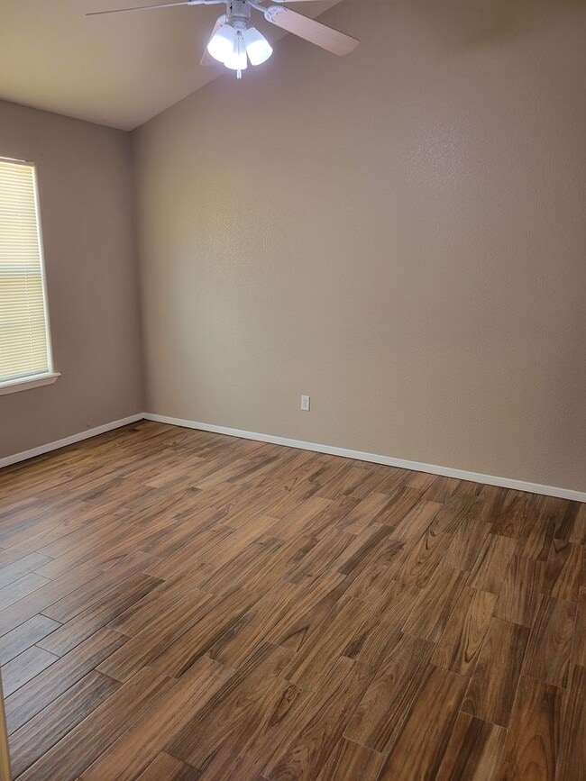 Building Photo - Beautiful 3 bedroom/2 Bath Home!