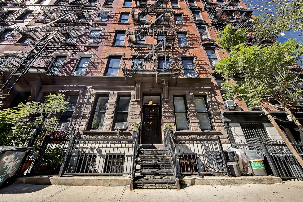 Building Photo - 340 W 17th St