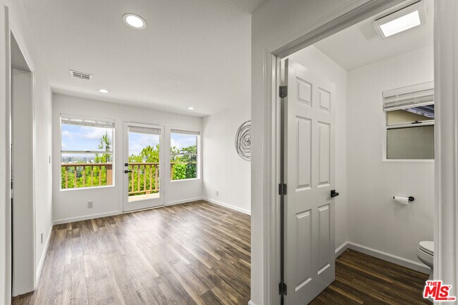 Building Photo - 11621 Sunshine Terrace