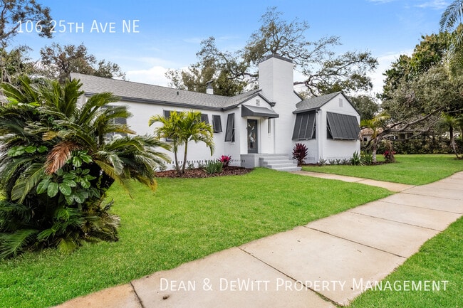 Building Photo - 106 25th Ave NE