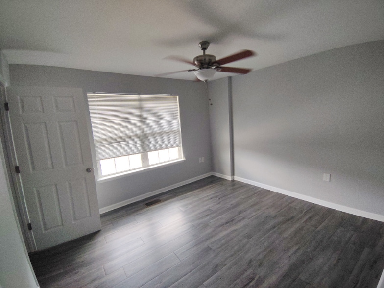 Building Photo - 65 Duiguid Dr