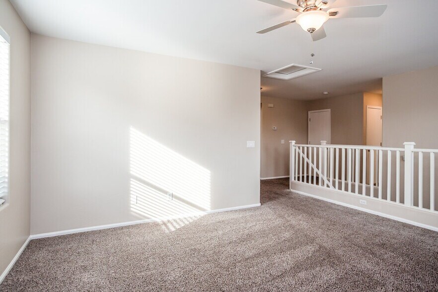 Building Photo - 10952 W Elm St