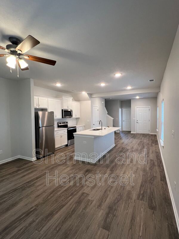 Building Photo - 7008 Hummingbird Dr