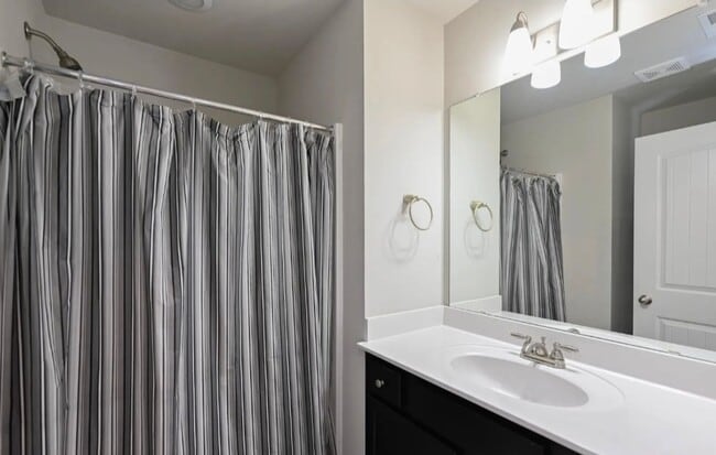Building Photo - NEW UPDATED PRICE! Charming Home for Rent in Easley- Convenient Location