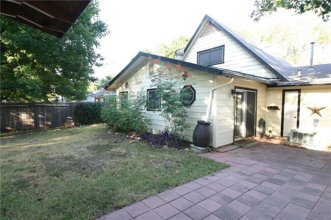 Building Photo - 6702 Isabelle Dr