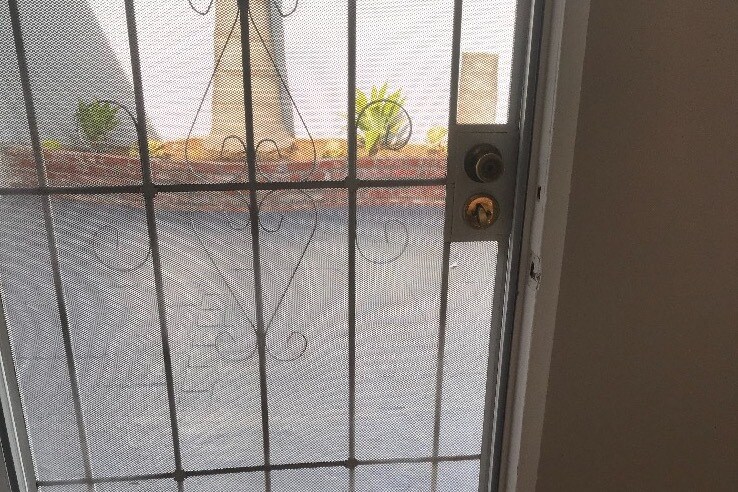 Screen to backyard. - 722 Raleigh St