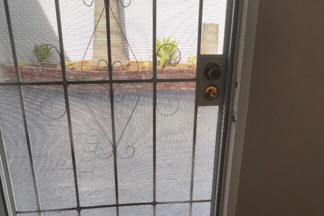 Screen to backyard. - 722 Raleigh St