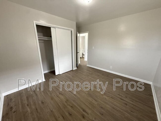 Building Photo - 7701 W Hampton Ave