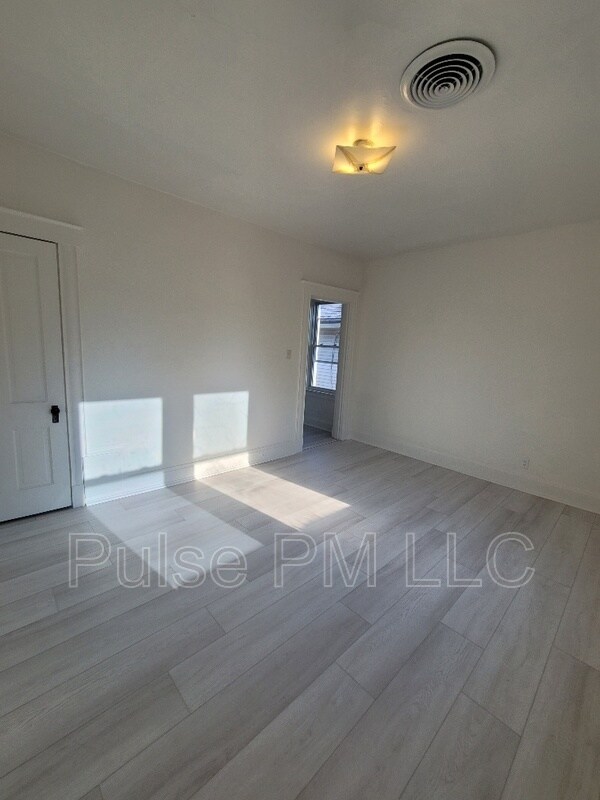 Building Photo - 3715 Park Ave