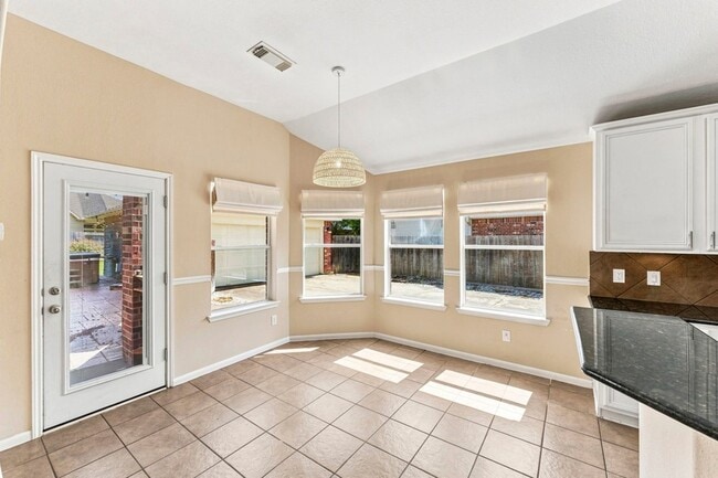 Building Photo - 27730 Geneva Hills Ln