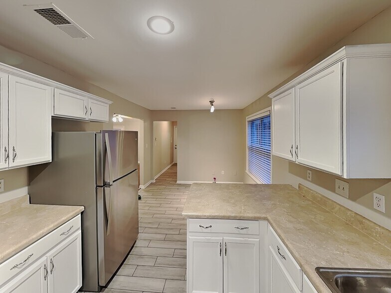 Building Photo - 1253 Travers Ln