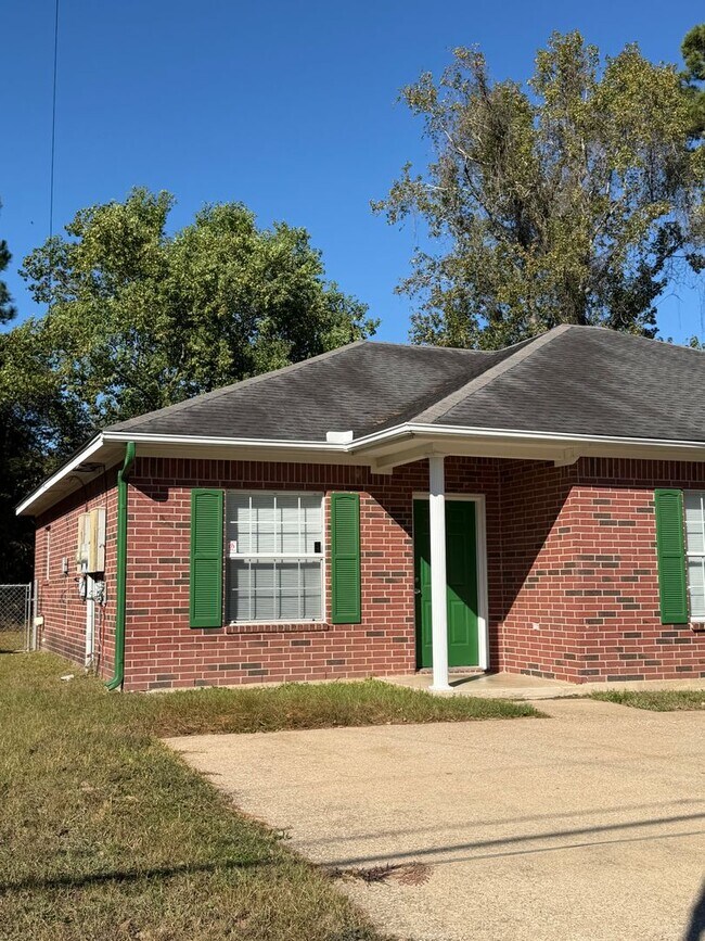 Building Photo - 624 Vicki Dr