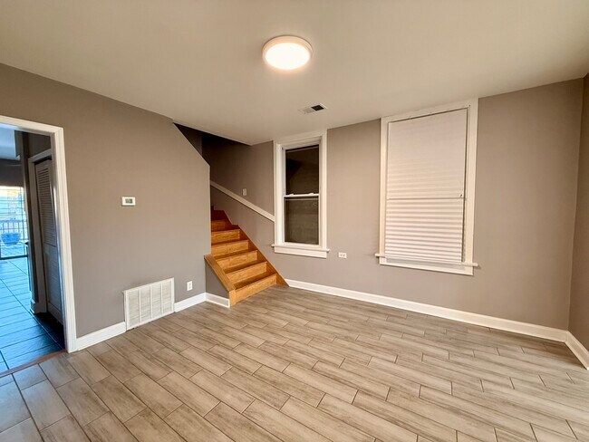 Building Photo - 2608 W Fullerton Ave