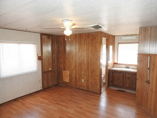 Building Photo - Corner Lot