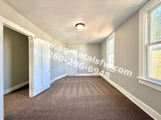 Building Photo - 4 Bedroom House - $300 Off First Months Rent