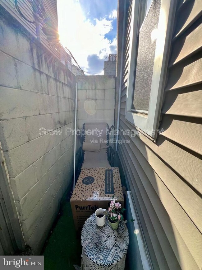 Building Photo - 2441 S Philip St