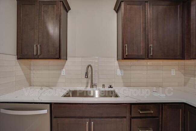 Building Photo - 2215 E Badger Wy