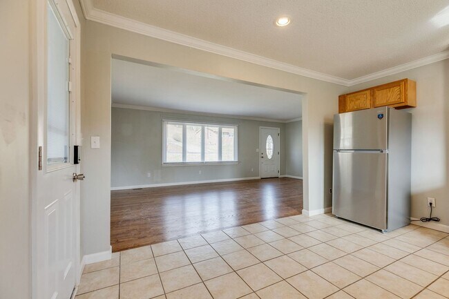 Building Photo - 606 Pine Ridge Rd