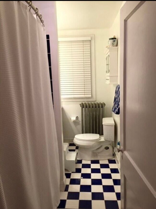 Building Photo - 207 E 11th Ave