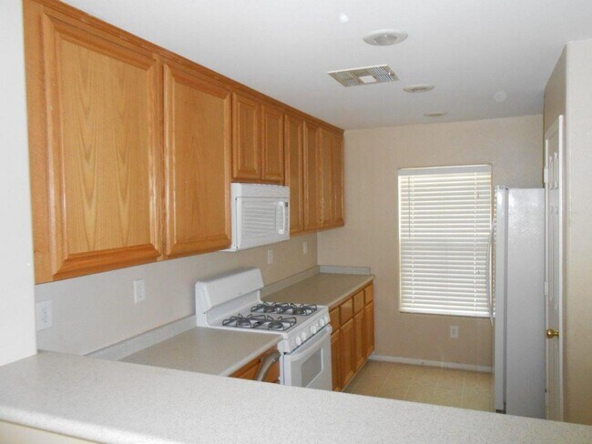 Building Photo - Cute House in the North in Gated Community