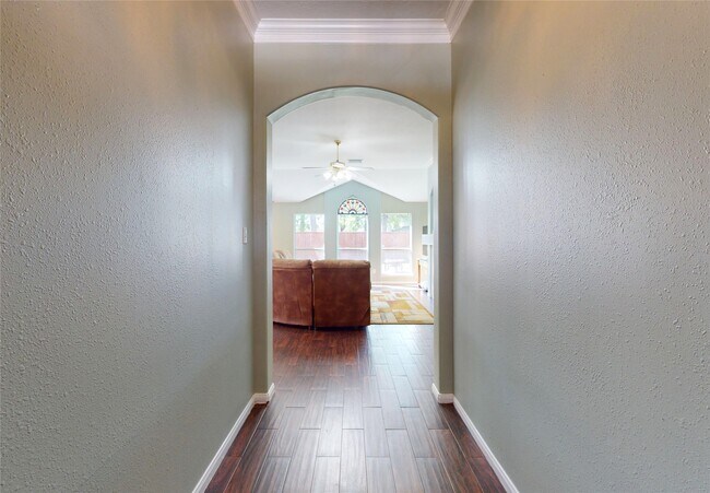 Building Photo - 6014 Knollwood Tr