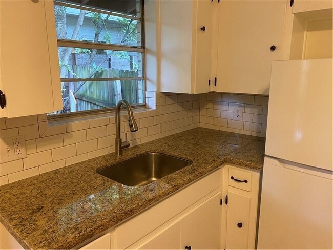 Building Photo - 8309 Hathaway Dr