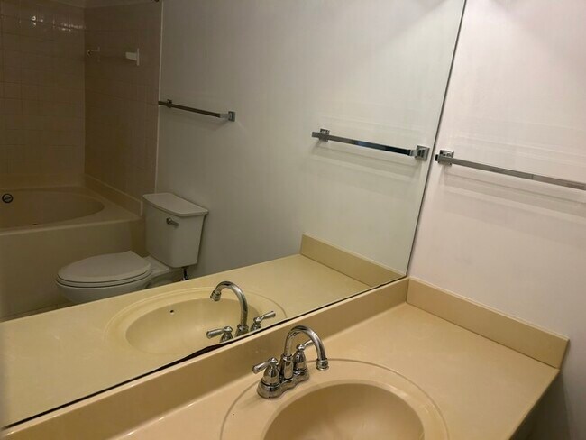 Building Photo - Move-in Ready Luxurious 2 bedroom, 2 bathroom affordable condo in Hoover, Alabama