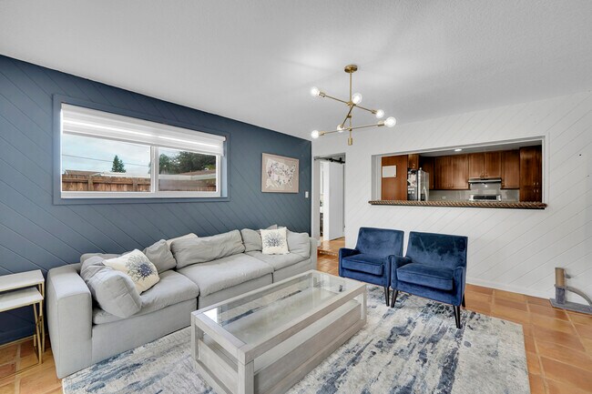 Building Photo - 1518 N Yale Dr