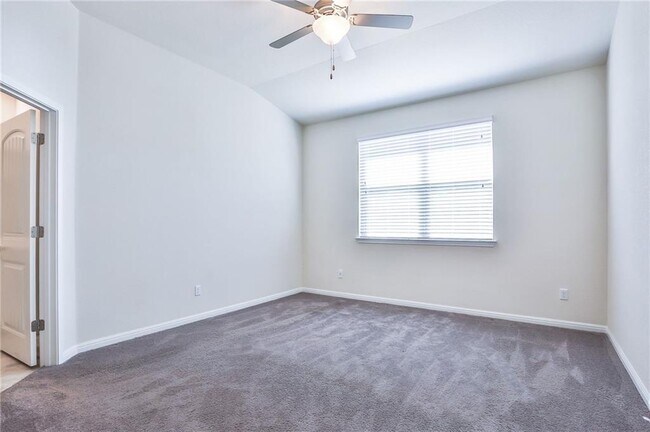 Building Photo - 637 Gabrielle Anne Dr