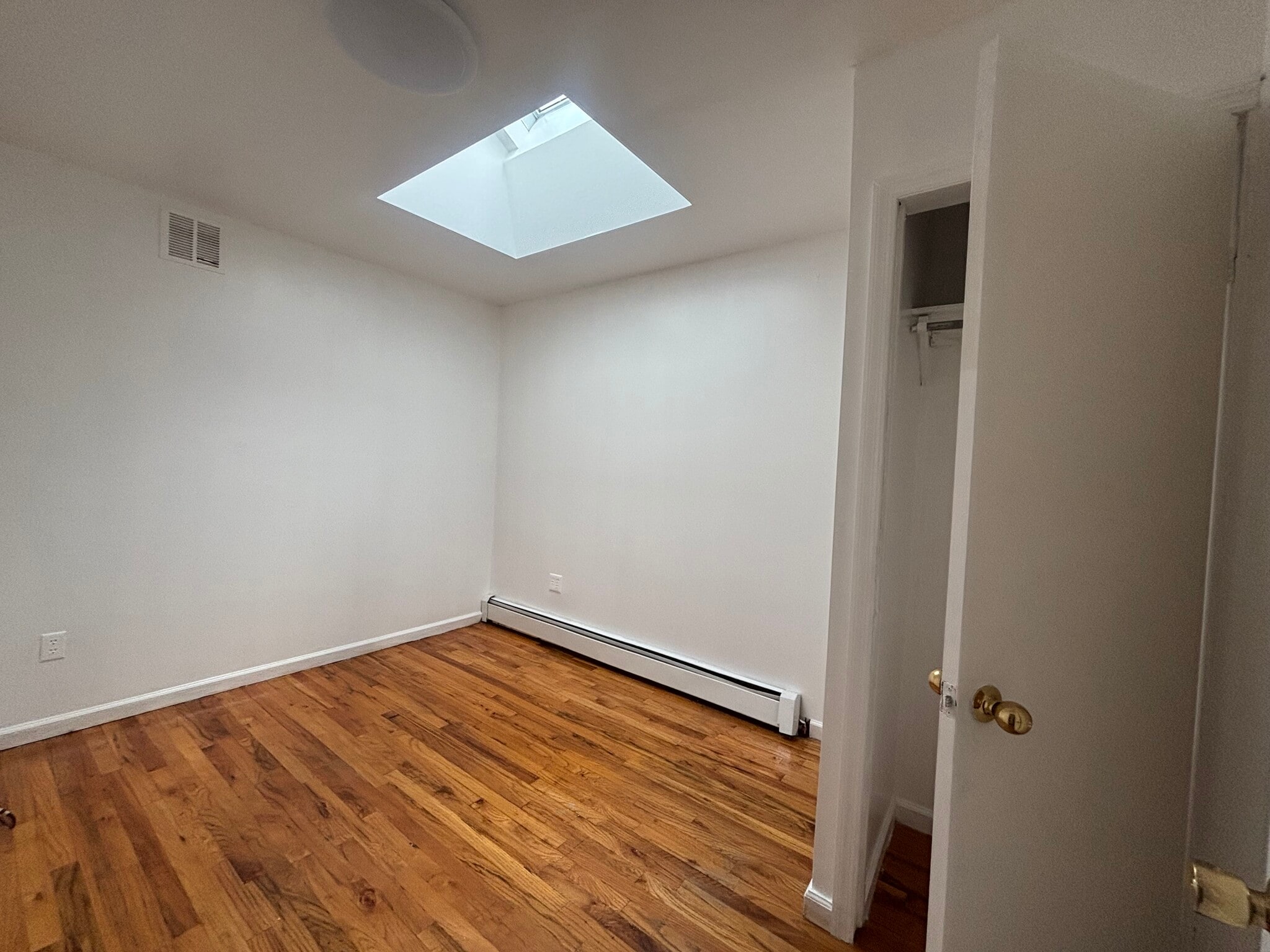 Building Photo - 245 E 28th St