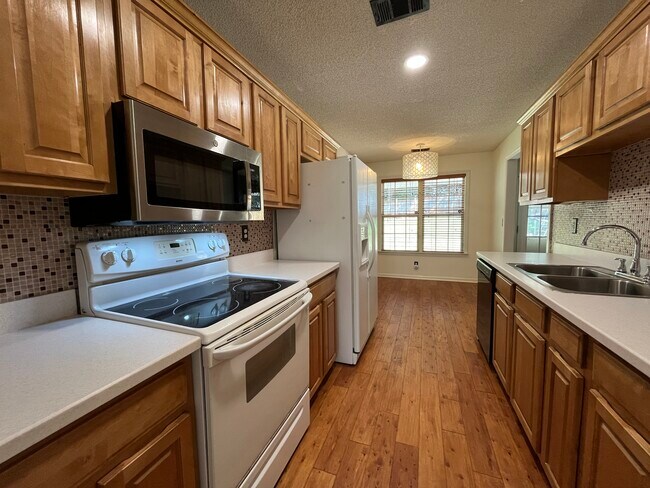 Building Photo - 107 Vanessa Dr