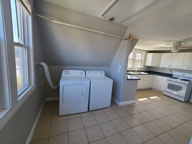 Building Photo - 6035 S Karlov Ave