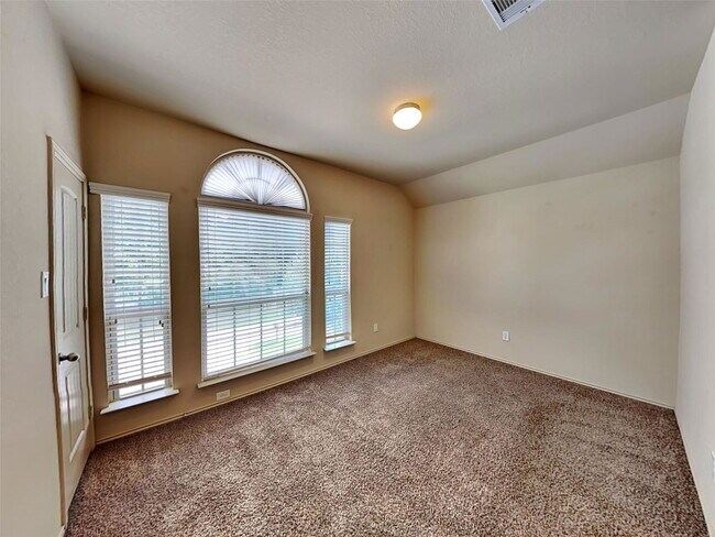 Building Photo - 33217 Wedgewood Dr