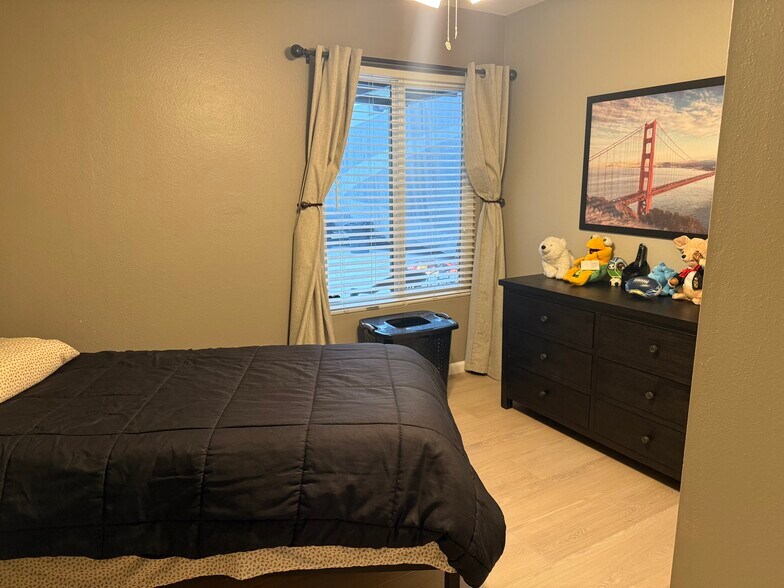 Building Photo - 13907 Hawick Dr