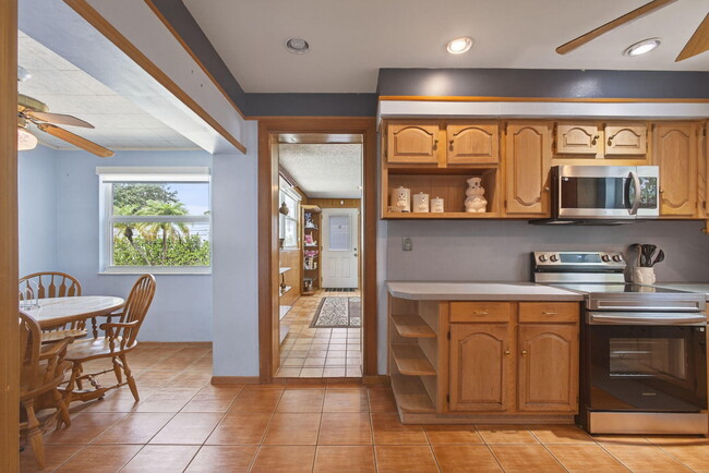 Building Photo - 704 Juniper Dr