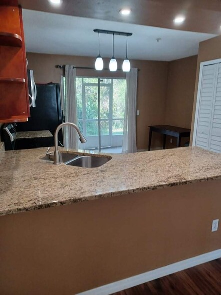 Building Photo - 129 Reserve Cir