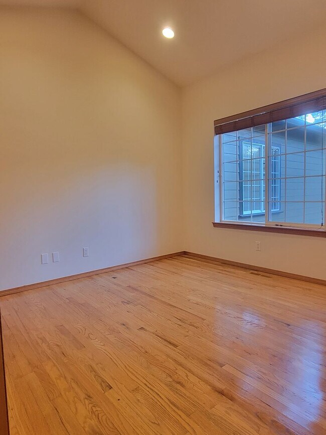 Building Photo - Beautiful Home on Gated Property