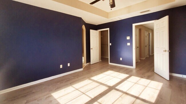 Building Photo - 3885 Buckthorne Dr