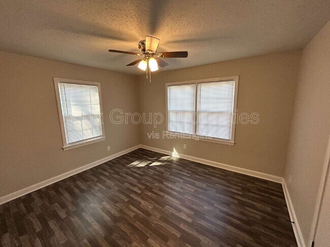 Building Photo - 402 S Yates St