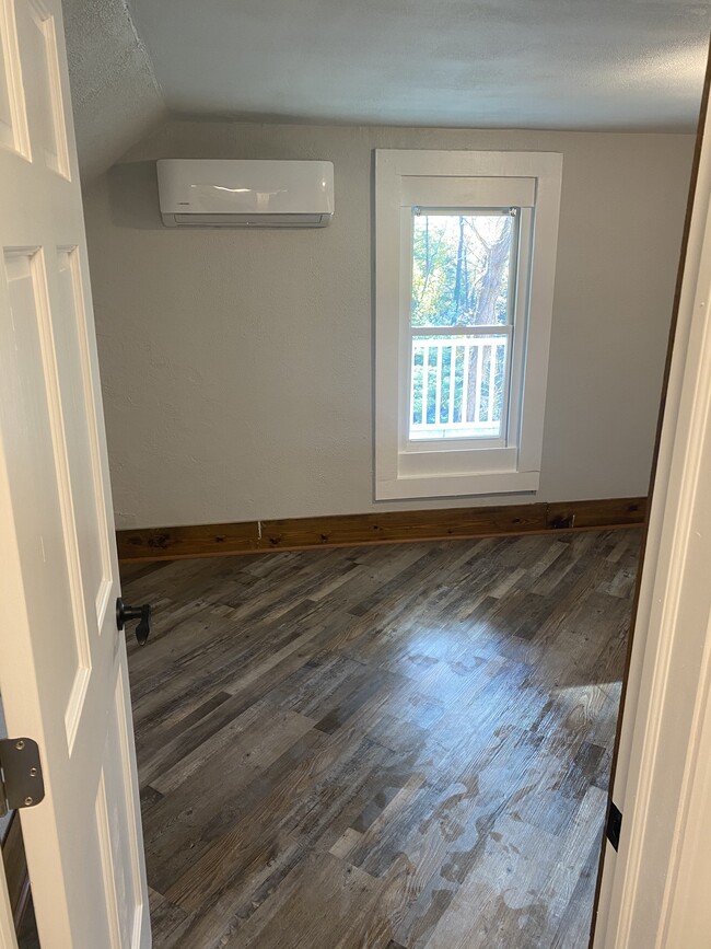 Building Photo - 186 N Lancaster St