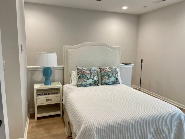 Building Photo - Great 5 Bedroom in Oxford Commons