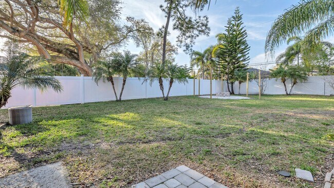 Building Photo - Luxurious FURNISHED 4BR/3BA Pool Home with...